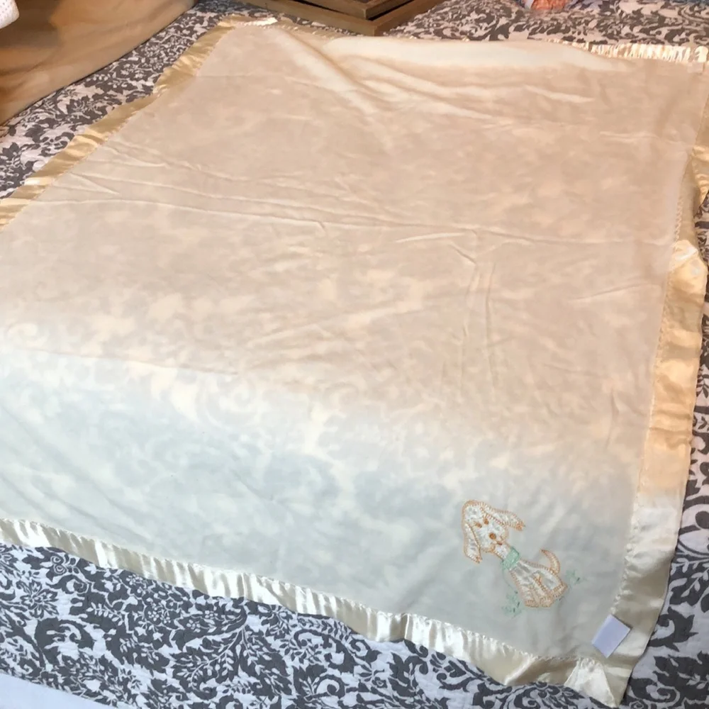Four vintage 1980s baby blankets